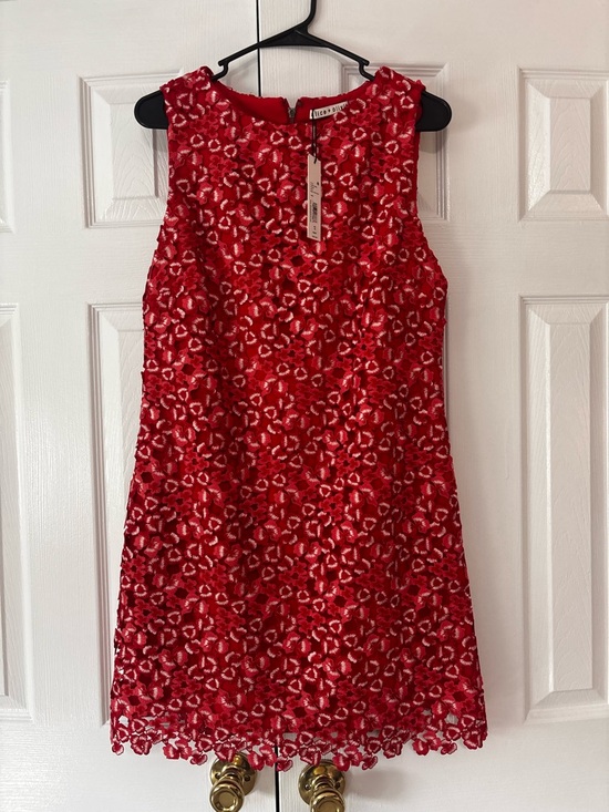 Alice + Olivia Dresses & Skirts - NWT Alice and Olivia women’s size 10 Red Floral Lace Shift Dress